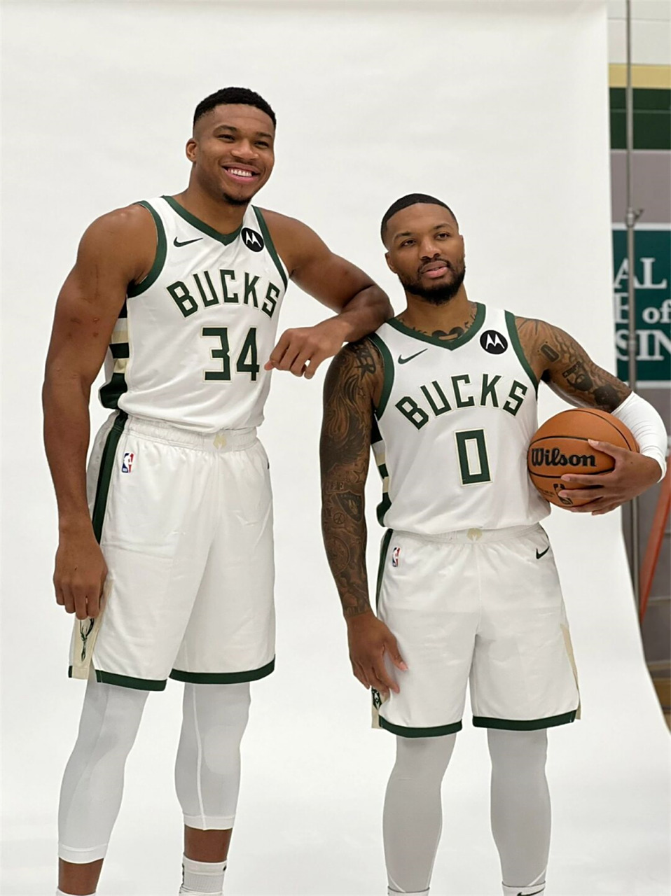 雷竞技平台-国际比赛日德甲传出新动向；密尔沃基雄鹿远射贴柱；管理层表态——话题不断；控场能力受关注(德比master)